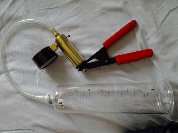 Vacuum pump for a member